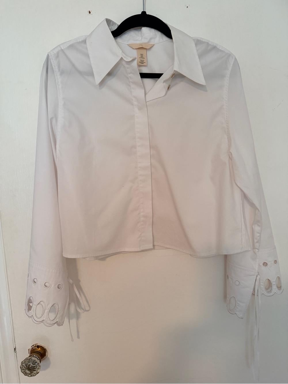 H&M White Cropped Button-Up Shirt with Eyelet Tie Cuffs